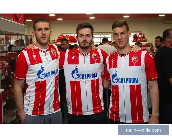 贝尔格莱德红星因主场球迷种族歧视行为遭欧足联处罚 引发广泛关注