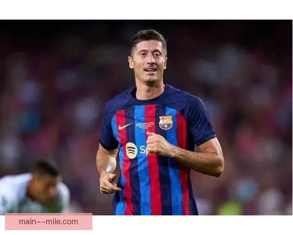 莱万进球遭半自动越位误判引争议激起球迷热议